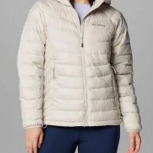 Columbia Off-White Women’s Puffer Ski Jacket Small — Lightweight Warm Coat